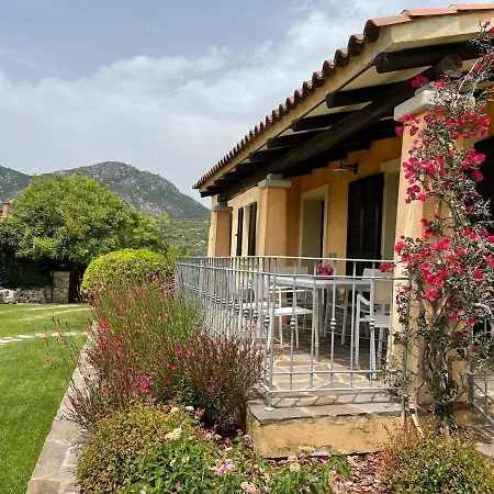 Villa Villa, Private Garden Of Eden, And Stunning Vistas